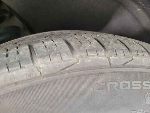 Used 2024 Buick Enclave Essence w/ Experience Buick Package image 4