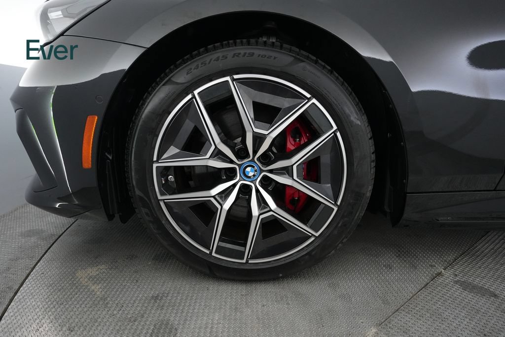 Used 2025 BMW i5 M60 w/ M Sport Package AWD/4WD image 19