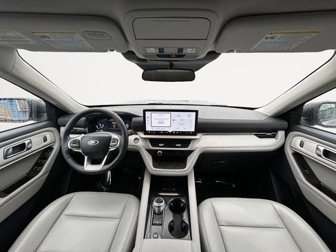 Used 2025 Ford Explorer Active w/ Active Comfort Package image 13