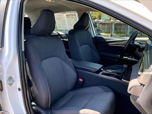 Used 2025 Toyota Camry LE image 7