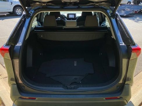 Used 2021 Toyota RAV4 XLE w/ Convenience Package FWD image 28