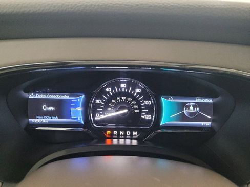 Used 2016 Lincoln Navigator Select RWD image 23