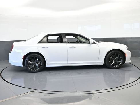 Used 2023 Chrysler 300 Touring L image 7