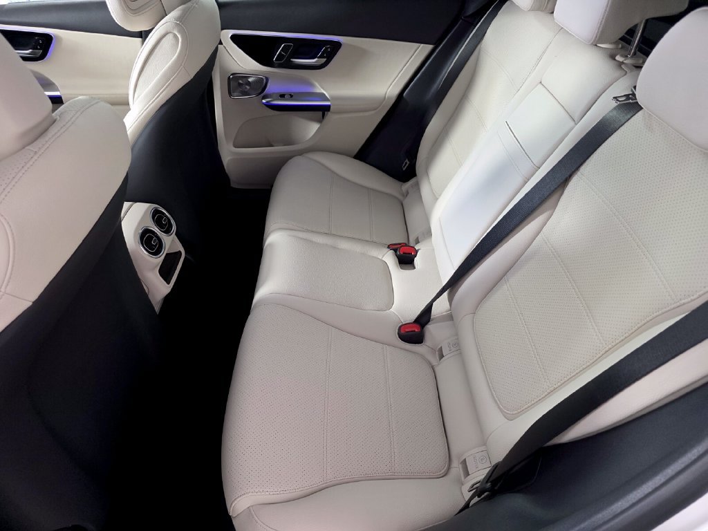 New 2027 Mercedes-Benz GLC 300 4MATIC image 11