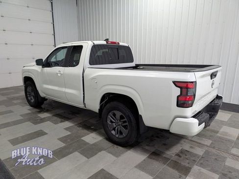 Used 2025 Nissan Frontier SV w/ SV Convenience Package image 2