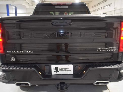 Used 2024 Chevrolet Silverado 1500 High Country AWD/4WD image 9