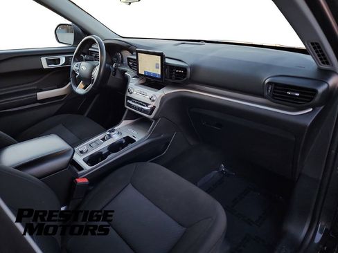 Used 2022 Ford Explorer XLT image 31