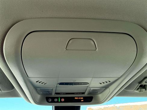 Used 2019 Chevrolet Equinox LT w/ Driver Convenience Package image 24