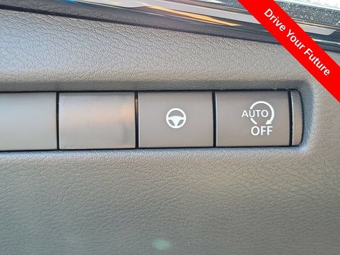 Used 2025 Nissan Kicks SR FWD image 18
