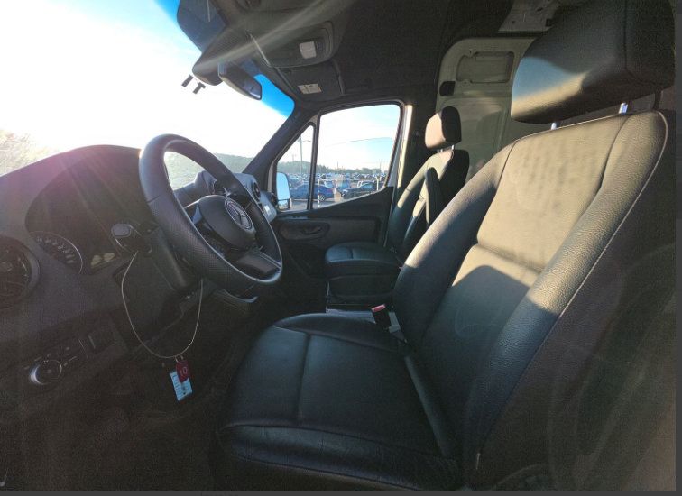 Used 2025 Mercedes-Benz Sprinter 2500 image 11