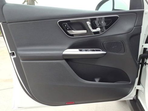 Used 2025 Mercedes-Benz GLC 300 image 13