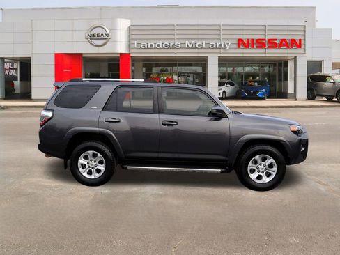 Used 2020 Toyota 4Runner SR5 Premium image 2