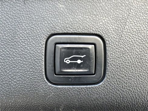 Used 2021 GMC Yukon XL AT4 w/ AT4 Premium Package image 16