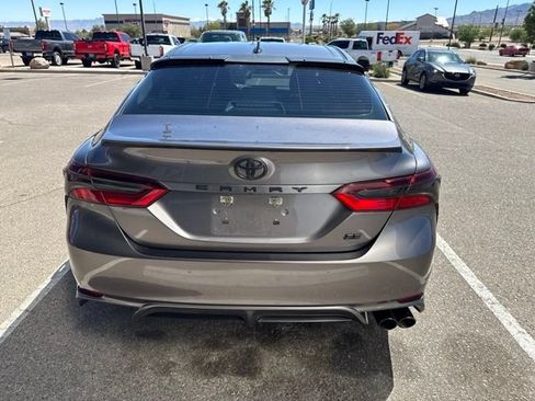 Used 2022 Toyota Camry SE w/ Carpet Mat Package (TMS) FWD image 10