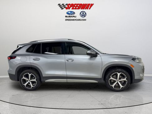 Certified 2025 Volkswagen Tiguan SE AWD/4WD image 4