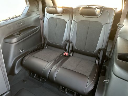 New 2025 Jeep Grand Cherokee L Altitude image 23