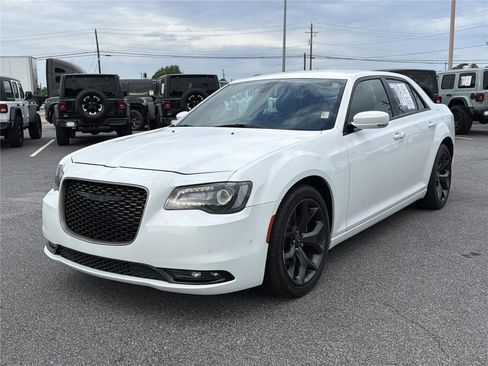 Used 2021 Chrysler 300 S RWD image 2