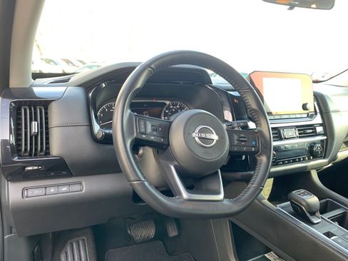 Used 2025 Nissan Pathfinder SV image 36