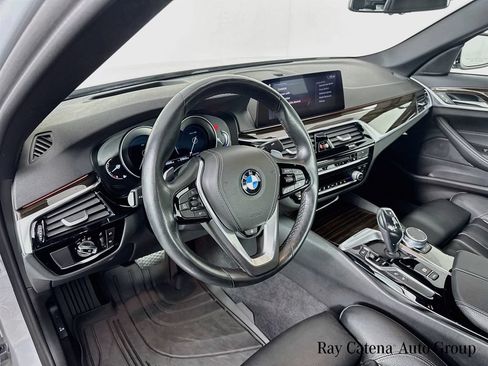 Used 2019 BMW 530i xDrive w/ Premium Package AWD/4WD image 9