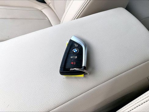 Used 2024 BMW M440i Convertible w/ Premium Package image 11