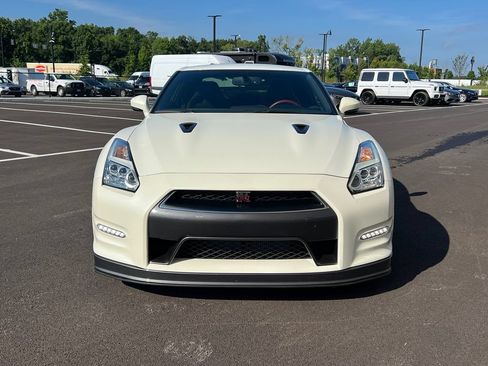 Used 2015 Nissan GT-R Black Edition AWD/4WD image 3