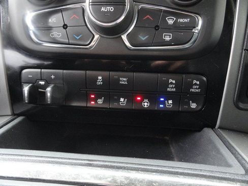 Used 2018 RAM 2500 Laramie w/ Sport Appearance Group AWD/4WD image 15