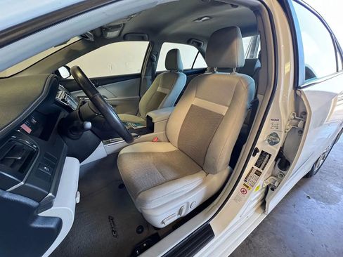 Used 2012 Toyota Camry XLE image 17