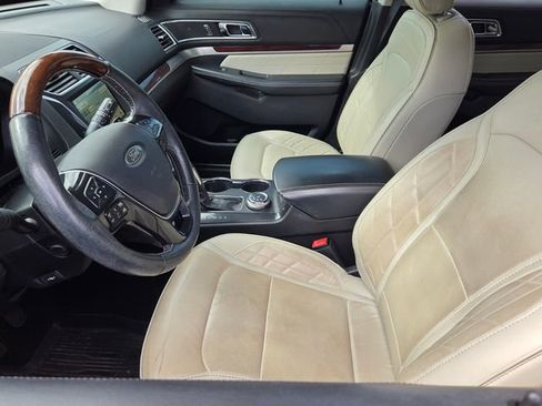 Used 2018 Ford Explorer Platinum AWD/4WD image 11