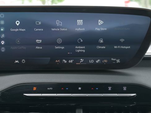 Used 2025 Buick Enclave Preferred FWD image 17