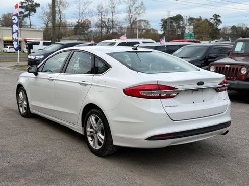 Used 2018 Ford Fusion SE FWD image 4