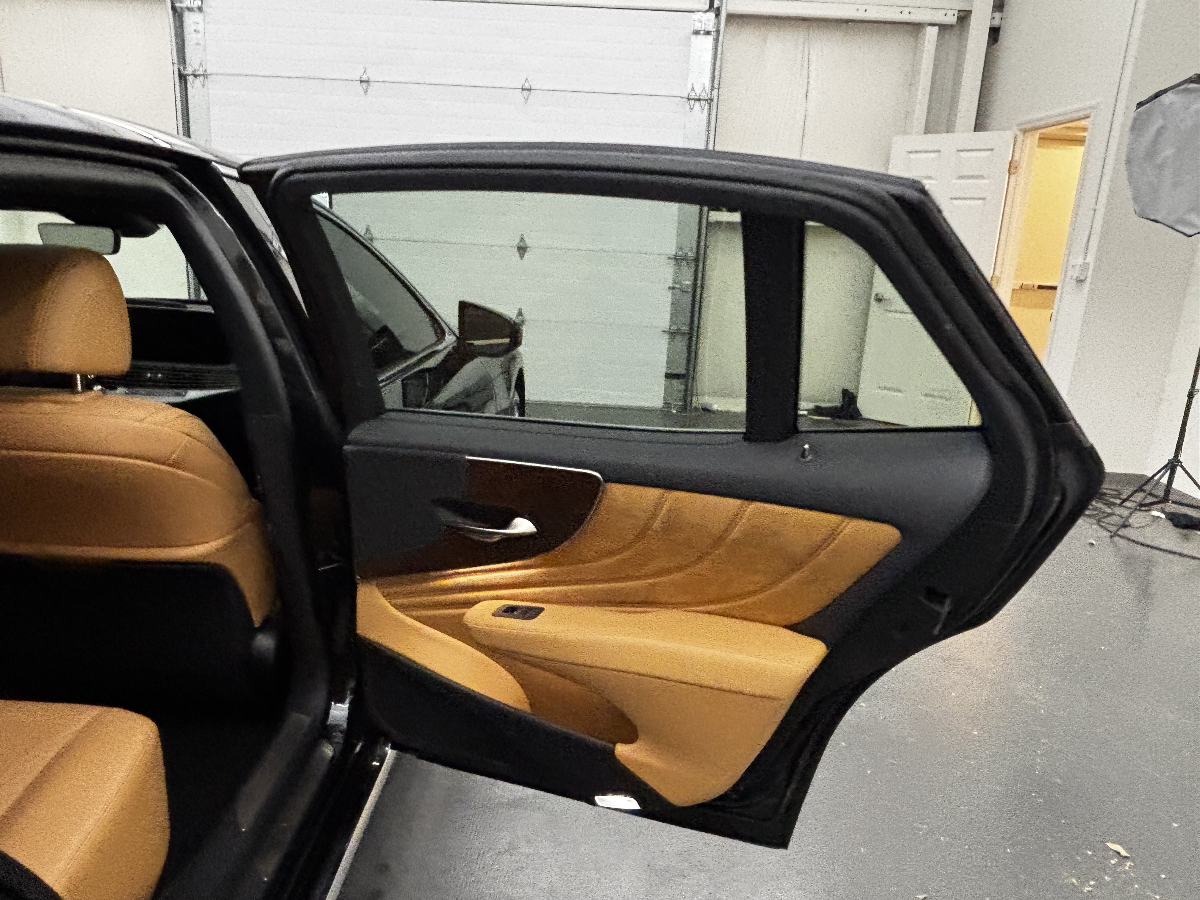 Used 2025 Lexus LS 500 w/ Accessory Package (Z1) RWD image 16