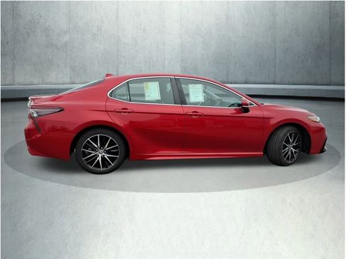 Certified 2022 Toyota Camry SE image 24
