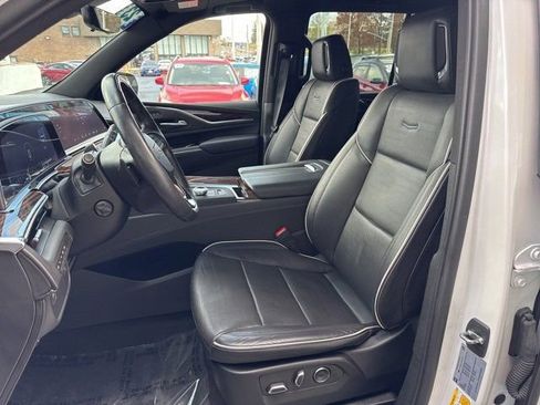 Used 2023 Cadillac Escalade Premium Luxury image 5