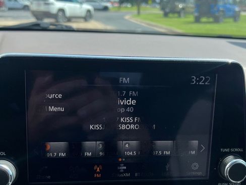 Used 2023 Nissan Rogue SV FWD image 32