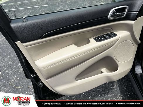 Used 2019 Jeep Grand Cherokee Laredo AWD/4WD image 15