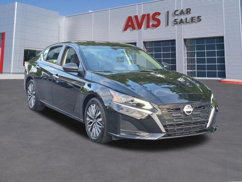 Used 2025 Nissan Altima 2.5 SV FWD image 3