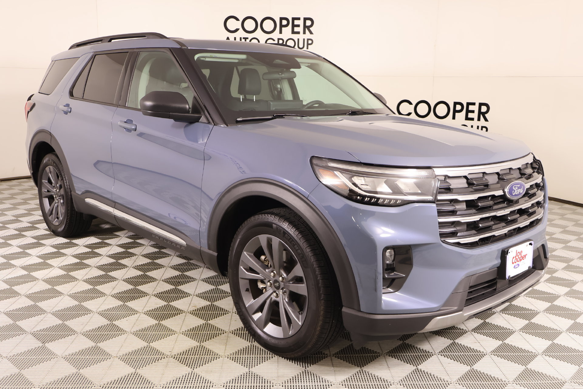 Used 2025 Ford Explorer Active w/ Active Comfort Package AWD/4WD image 1