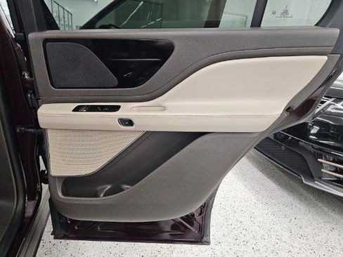 Used 2023 Lincoln Aviator AWD w/ Premium Package image 29
