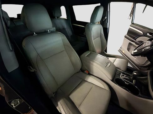 Used 2016 Toyota Highlander XLE AWD/4WD image 34
