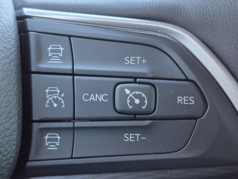 New 2025 Jeep Grand Cherokee Altitude image 19