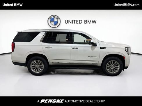 Used 2023 GMC Yukon SLT w/ SLT Premium Package AWD/4WD image 4