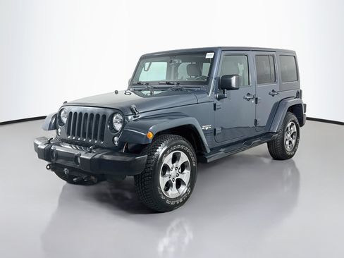 Used 2016 Jeep Wrangler Unlimited Sahara AWD/4WD image 4