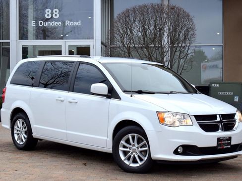Used 2019 Dodge Grand Caravan SXT image 2