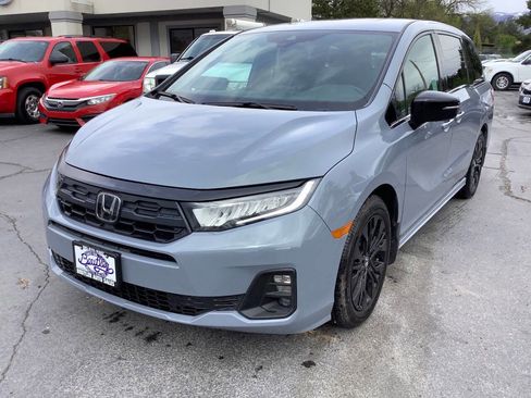 Used 2025 Honda Odyssey Sport-L image 4