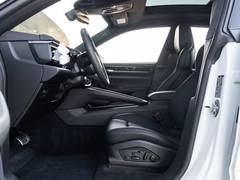 Certified 2025 Porsche Macan 4S Electric AWD/4WD image 26