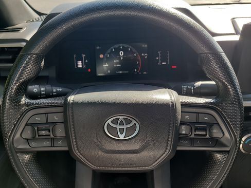 Certified 2025 Toyota Tacoma SR5 AWD/4WD image 28