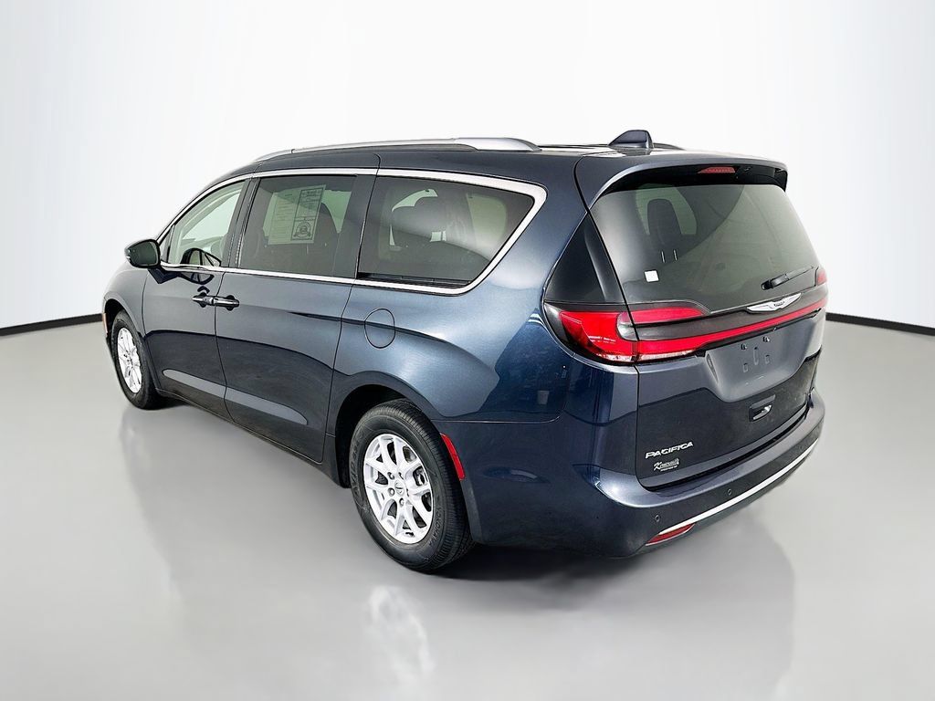 Used 2021 Chrysler Pacifica Touring-L FWD image 5