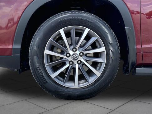 Used 2017 Toyota Highlander XLE FWD image 11