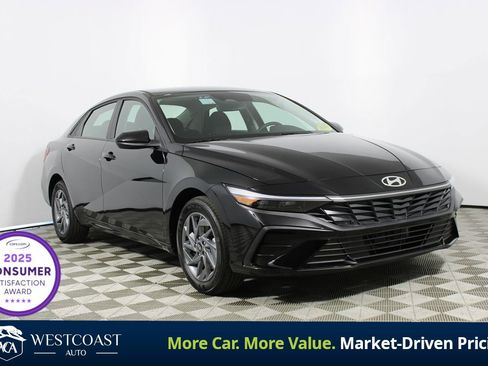 Used 2025 Hyundai Elantra Blue image 1