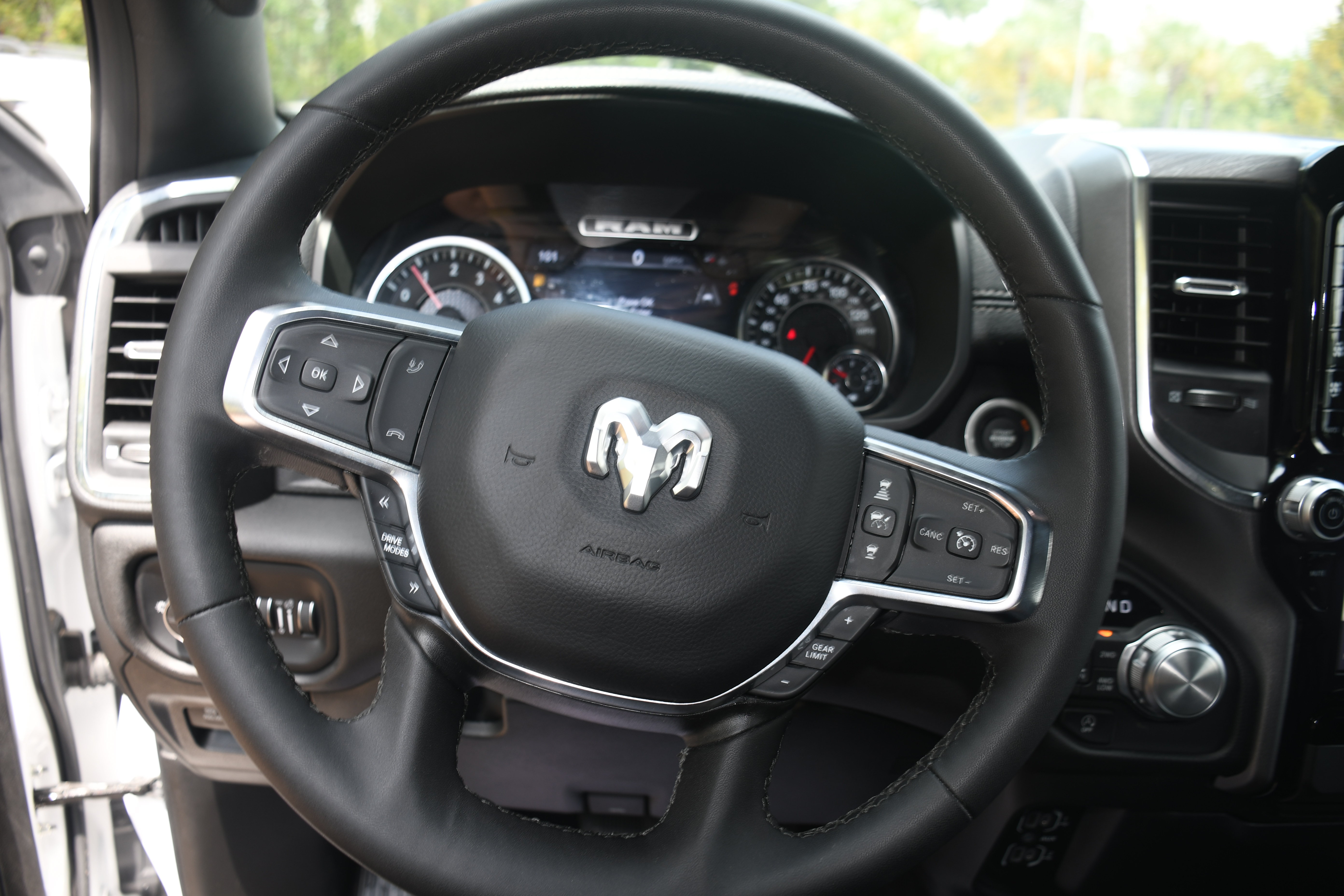 Used 2025 RAM 1500 Laramie AWD/4WD image 12